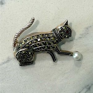 925 Silver and Marcasite Kitten with Pearl Brooch
